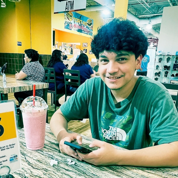 Meet your Posher, Crystal - Picture 5 of 7